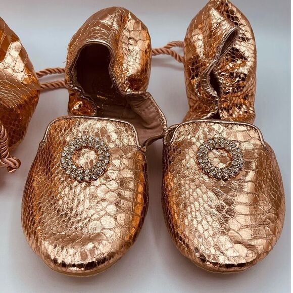 Joan Boyce ballet flats and drawstring bucket bag in rose gold faux leather - Picture 2 of 9